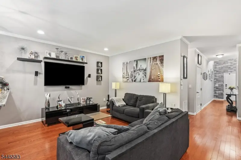 18 Bahr Cir, Verona, NJ 07044 - #2