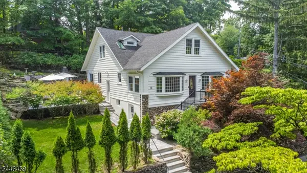 8 Birchwood Rd, North Caldwell Boro, NJ 07006