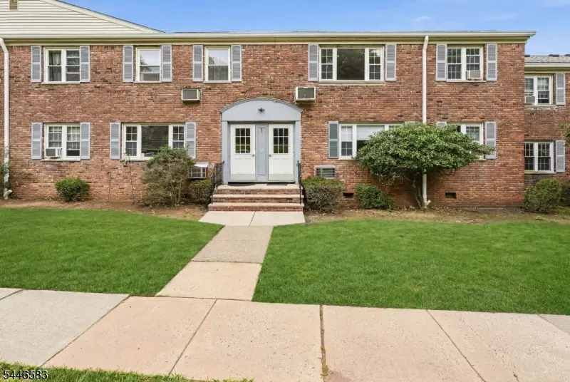 16 Wedgewood Dr, Verona, NJ 07044 - #1