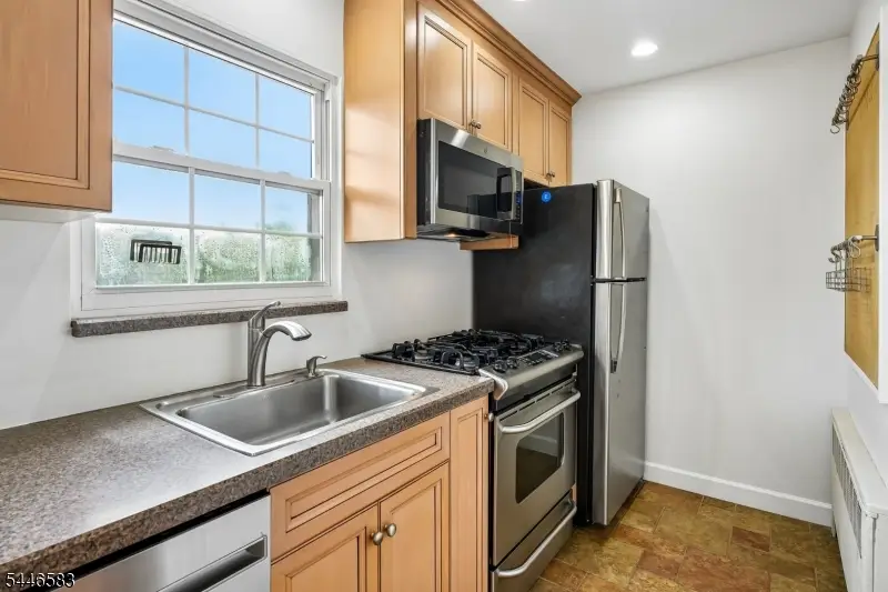 16 Wedgewood Dr, Verona, NJ 07044 - #3