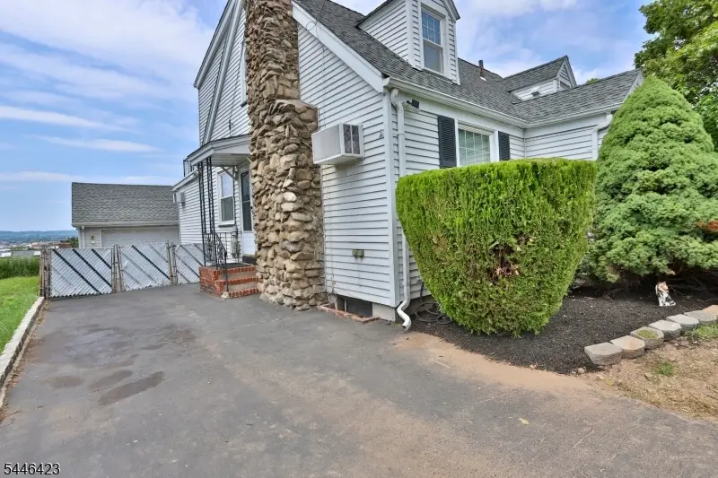 39 Chestnut St, Wallington, NJ 07057 - #2