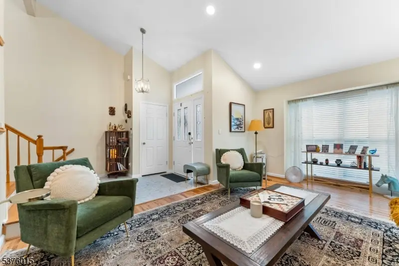 4 Brightwood Ln, The Hills, NJ 07921 - #3