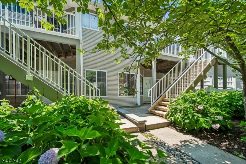 92 Ashley Ct, The Hills, NJ 07921 - #3