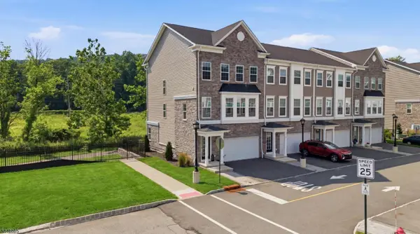 2 Coogan Ct, Morris Plains Boro, NJ 07950