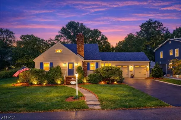 55 Chestnut St, Hillsdale Boro, NJ 07642