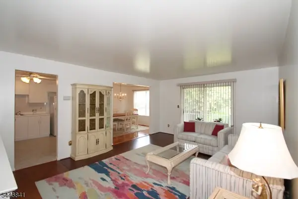 27 Gracie Rd, East Hanover Twp., NJ 07936