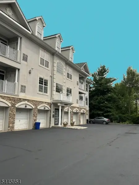 4 Quarry Dr #B3, Woodland Park, NJ 07424