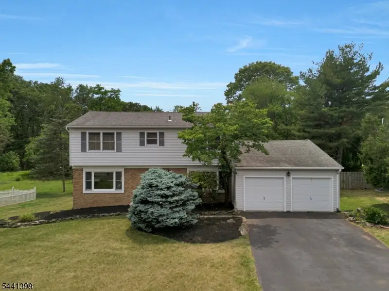 19 Renfro Rd, Franklin, NJ 08873 - #1