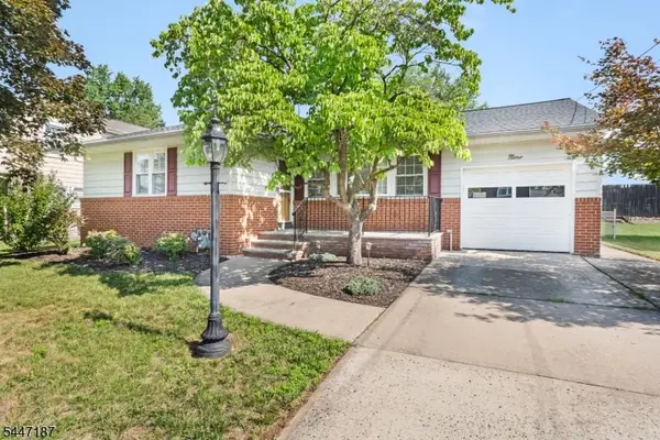 9 Riviera Dr, Somerville Boro, NJ 08876