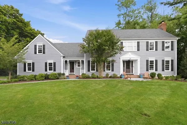 38 Woodmere Dr, Summit City, NJ 07901