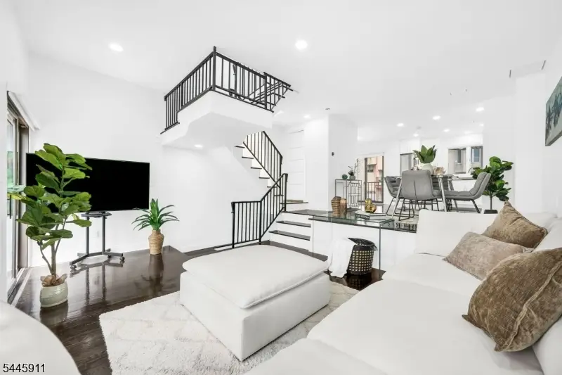 20 Veterans Way, Edgewater, NJ 07020 - #1