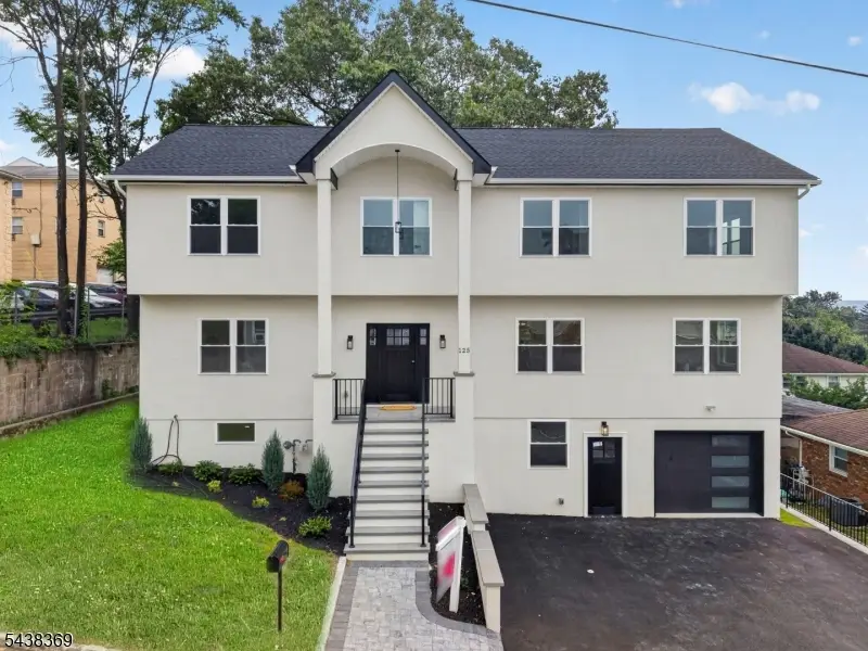 125 Cedarhurst Ave, Woodland Park, NJ 07424 - #1