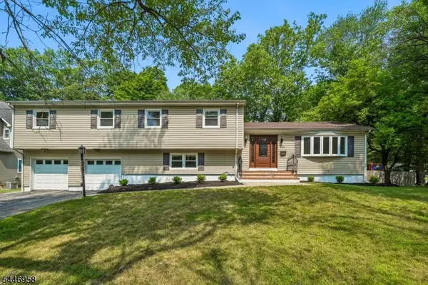 28 Brookside Pl, Livingston Twp., NJ 07039