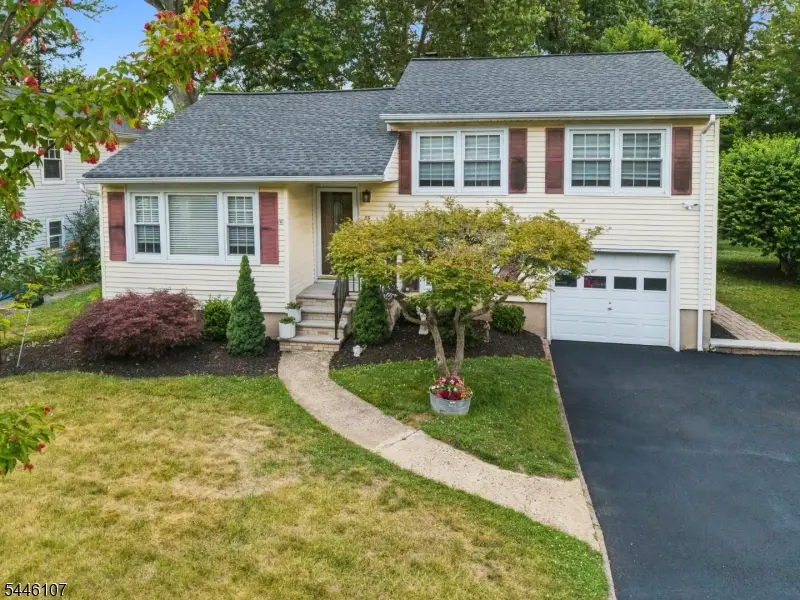 33 Edgar St, Summit, NJ 07901 - #1
