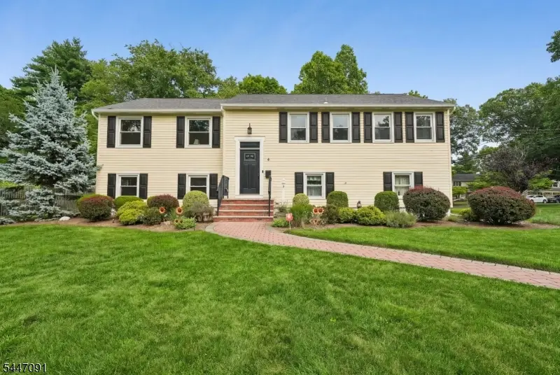 4 Elkin Dr, Livingston, NJ 07039 - #1