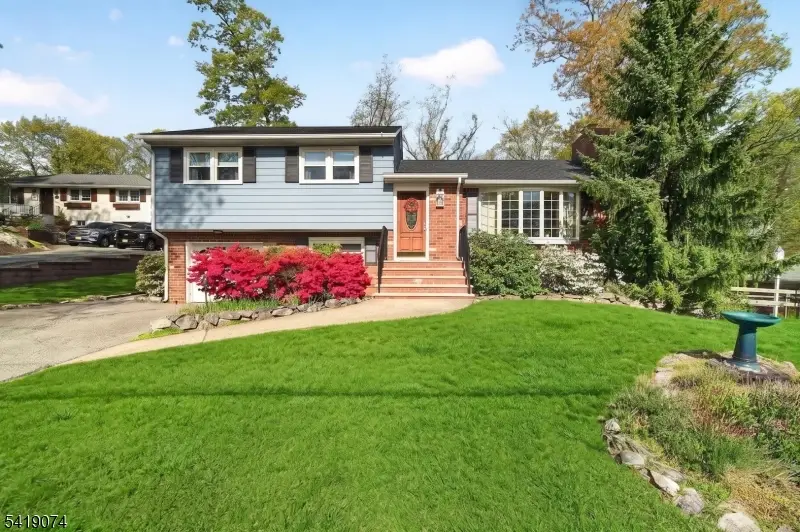 18 Hillcrest Dr, Bloomingdale, NJ 07403 - #1