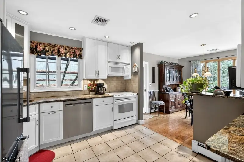 18 Hillcrest Dr, Bloomingdale, NJ 07403 - #3