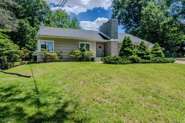 7 White Beech Ct, Ewing Twp., NJ 08618