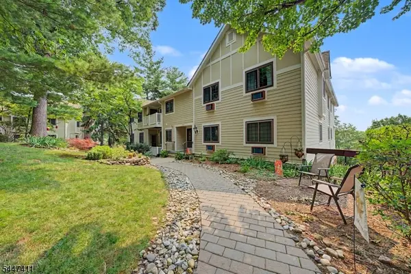 20 C Foxwood Dr, Morris Plains Boro, NJ 07950