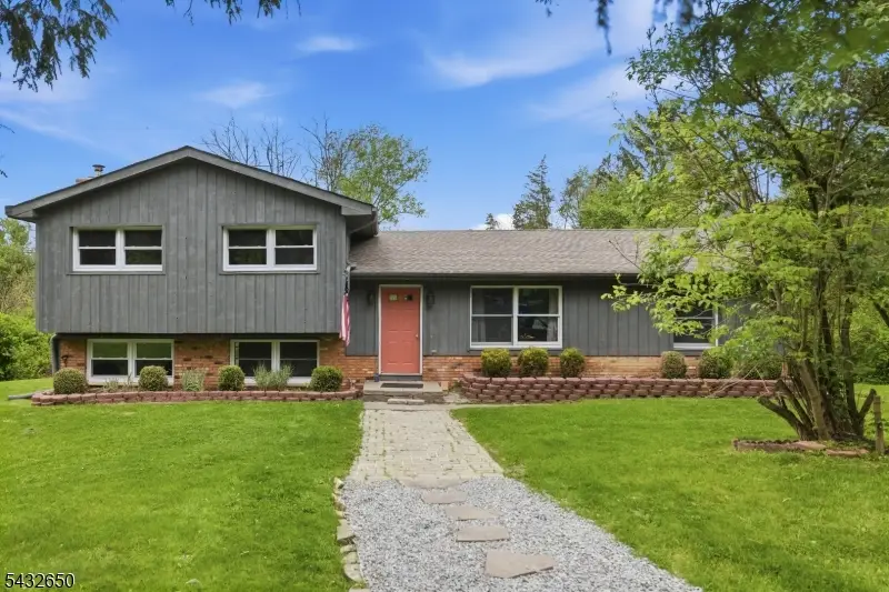 3 Lew May Dr, Andover, NJ 07860 - #1