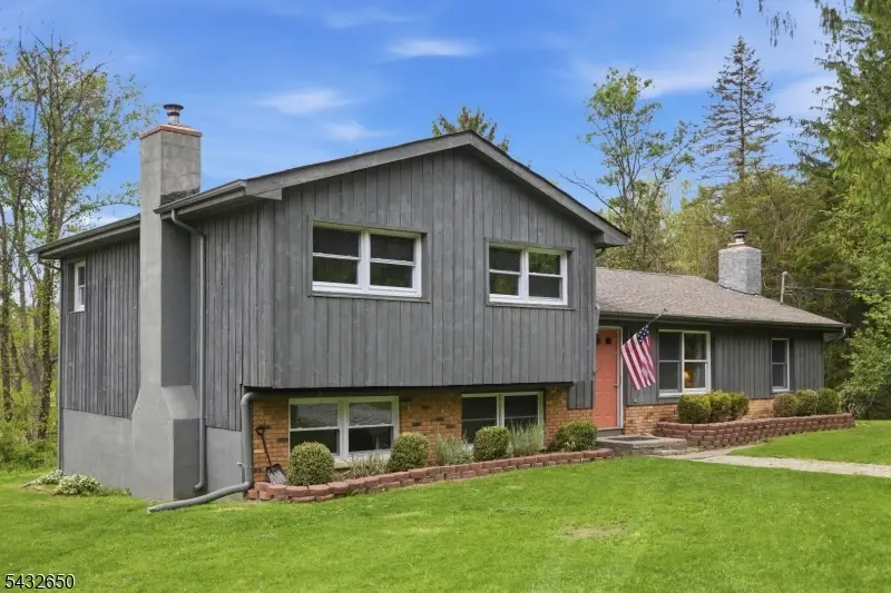 3 Lew May Dr, Andover, NJ 07860 - #2