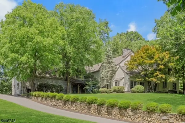 9 Beacon Hill Dr, Chester Twp., NJ 07930