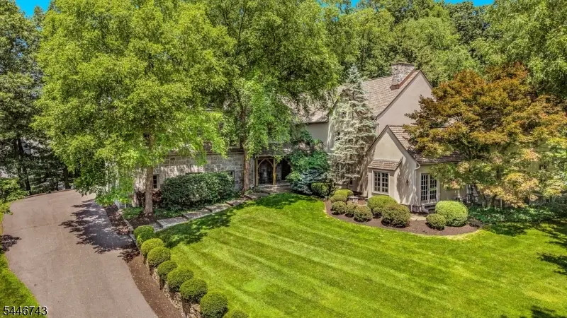 9 Beacon Hill Dr, Chester, NJ 07930 - #2