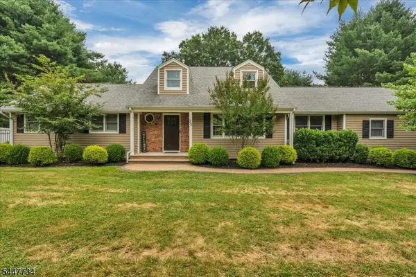 25 Nedshire Dr, Middletown Twp., NJ 07748