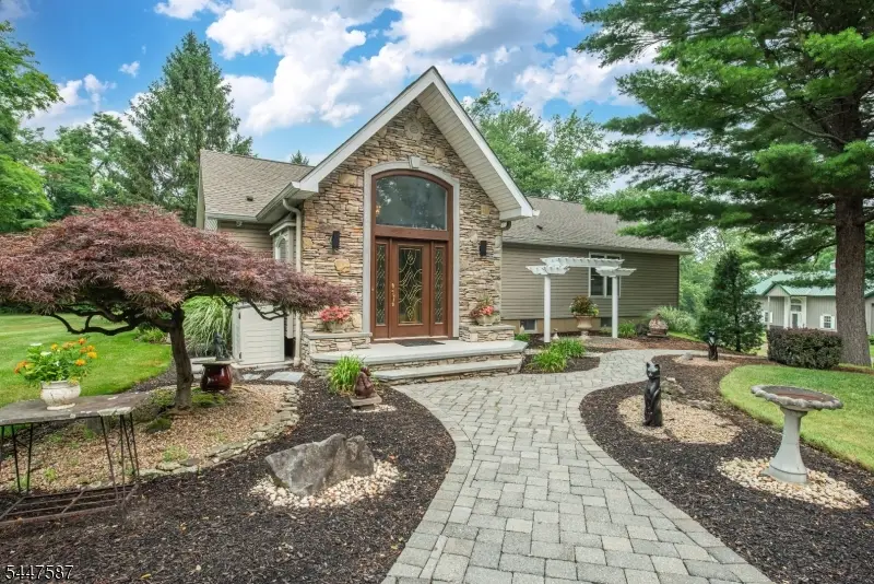 1 Evergreen Dr, Chester, NJ 07930 - #3