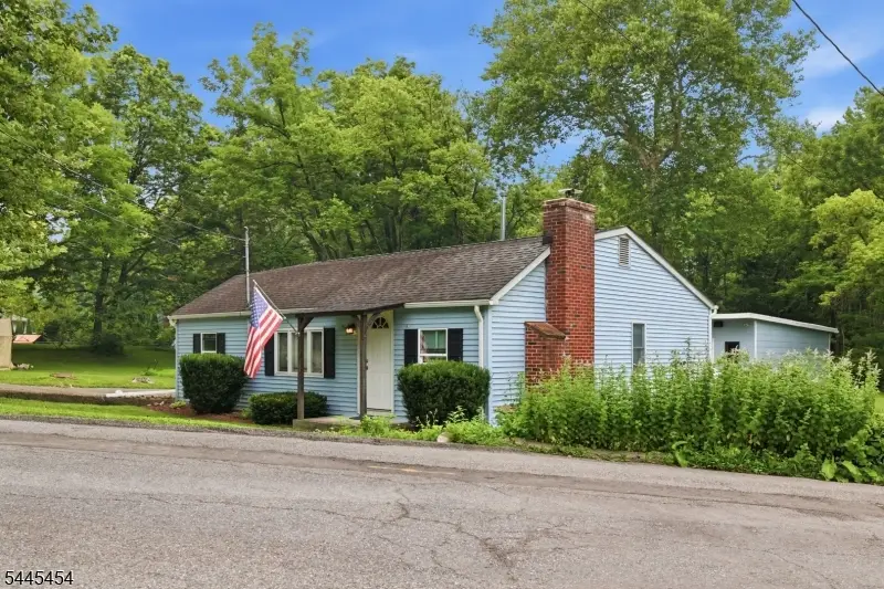 312 6th St, Belvidere, NJ 07823 - #1