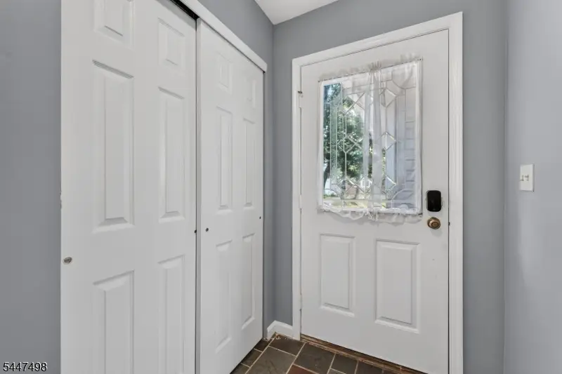 352 Cotswold Pl, Franklin, NJ 08873 - #2