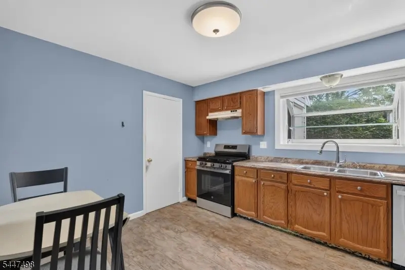 352 Cotswold Pl, Franklin, NJ 08873 - #3