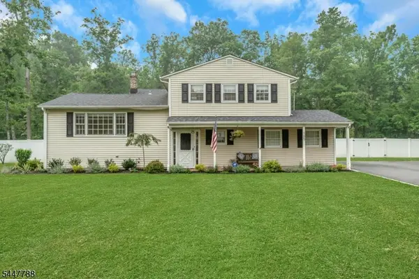 165 Greenwood Dr, Long Hill Twp., NJ 07946