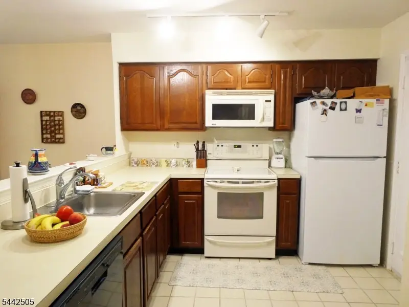 92 Stonehedge Court, Franklin, NJ 08873 - #3