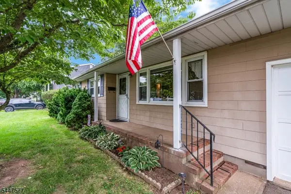 92 Louise Dr, Manville Boro, NJ 08835
