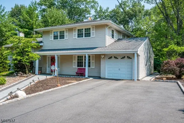 560 Wakefield Dr, Metuchen Boro, NJ 08840