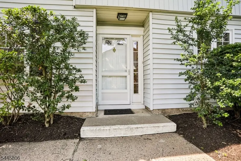 27 Coachlight Dr, Chatham, NJ 07928 - #3