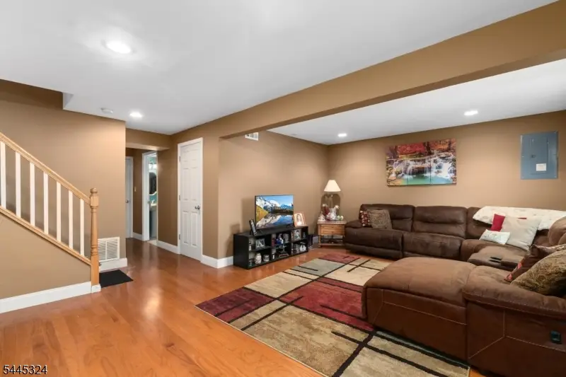 138 William St, Singac, NJ 07424 - #3