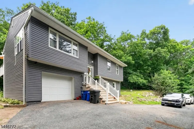 5 Lawrence Dr, Vernon, NJ 07422 - #2