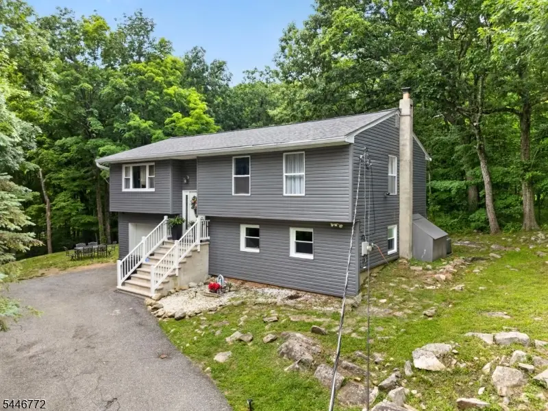 5 Lawrence Dr, Vernon, NJ 07422 - #3