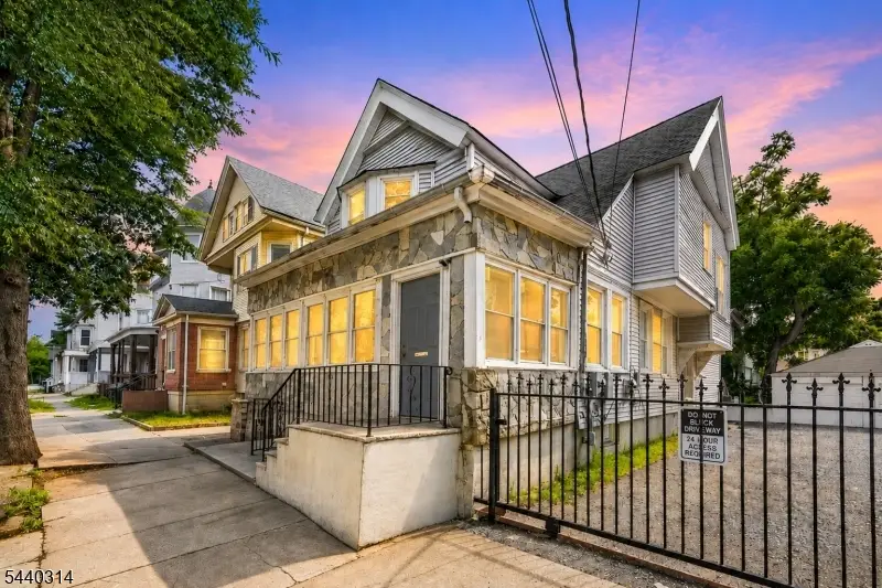 196 S 6th St, Newark, NJ 07103 - #1