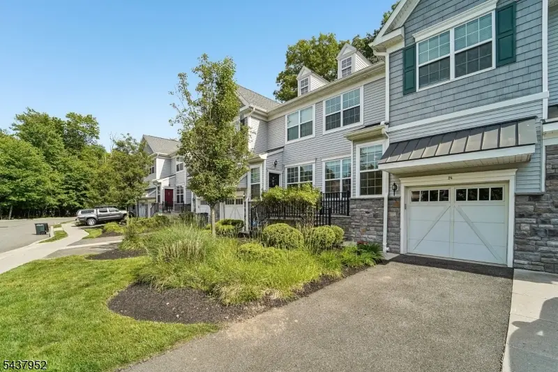 24 Pineview Dr, Waldwick, NJ 07463 - #2