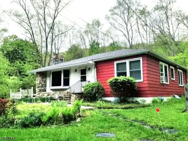 438 Longview Dr, Hampton Twp., NJ 07860