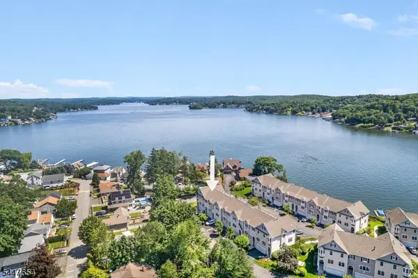 33 Catamaran Ct, Mount Arlington Boro, NJ 07856