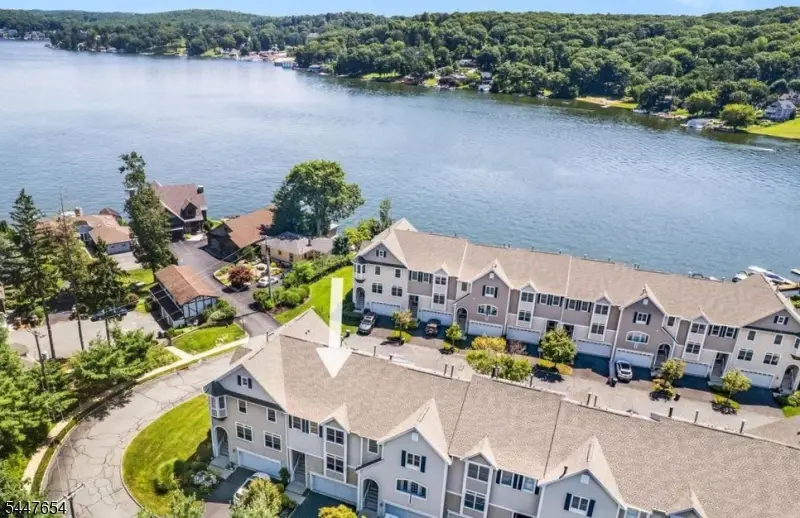 33 Catamaran Ct, Mount Arlington, NJ 07856 - #2