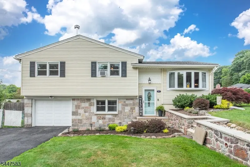 4 Amendola Dr, Netcong, NJ 07857 - #1