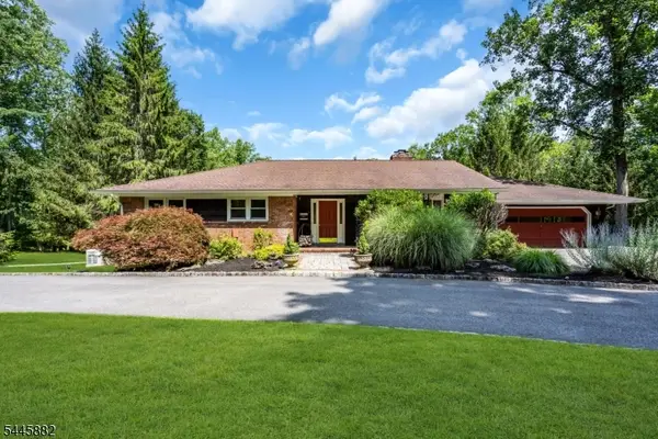 20 Cora Ln, Chester Twp., NJ 07930