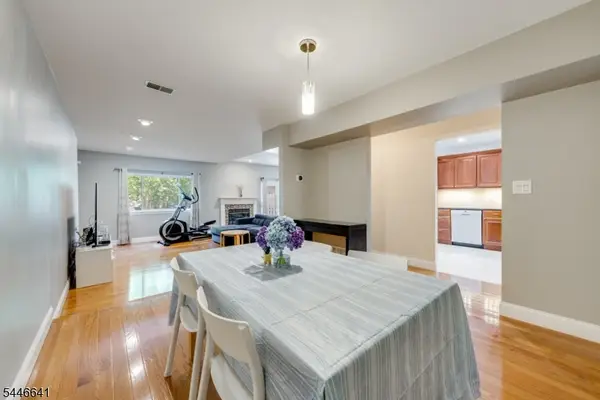 9 Queensbridge Dr, East Hanover Twp., NJ 07936
