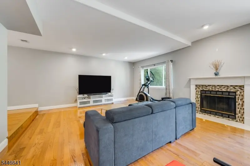 9 Queensbridge Dr, East Hanover, NJ 07936 - #2