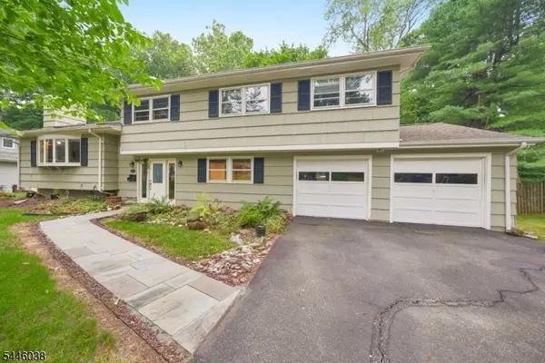 17 Billingsley Dr, Livingston Twp., NJ 07039